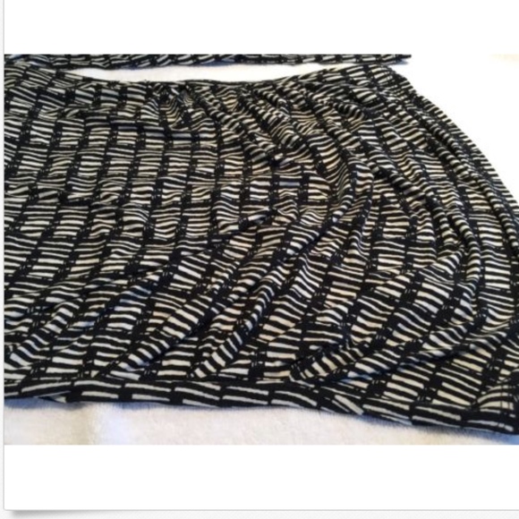 Adriana Papell Rouched Drape Top M Black/White - Picture 5 of 5